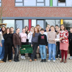 Siebtklässler backen sich zum Spendenerfolg