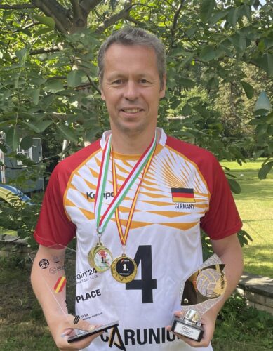 GM hat Welt- und Europameister im Volleyball der Senioren
